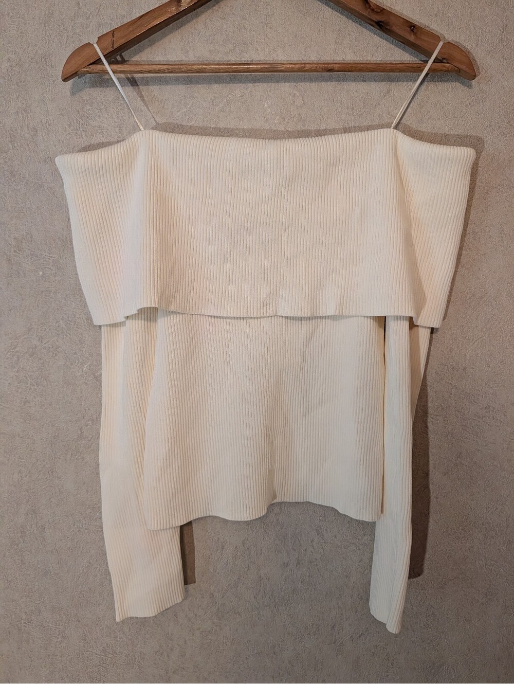ASTR cream off the shoulder sweater sz L